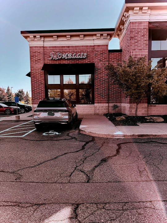 Monelli's Italian Grill & Sports Bar