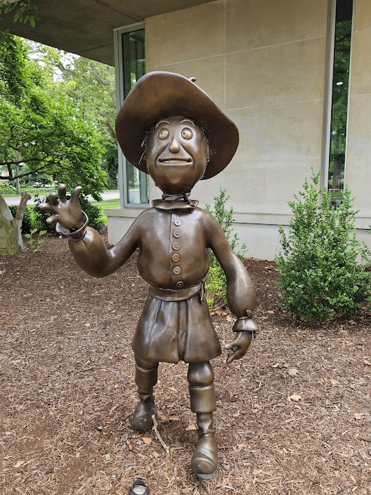 Holland Oz Exhibit Statues