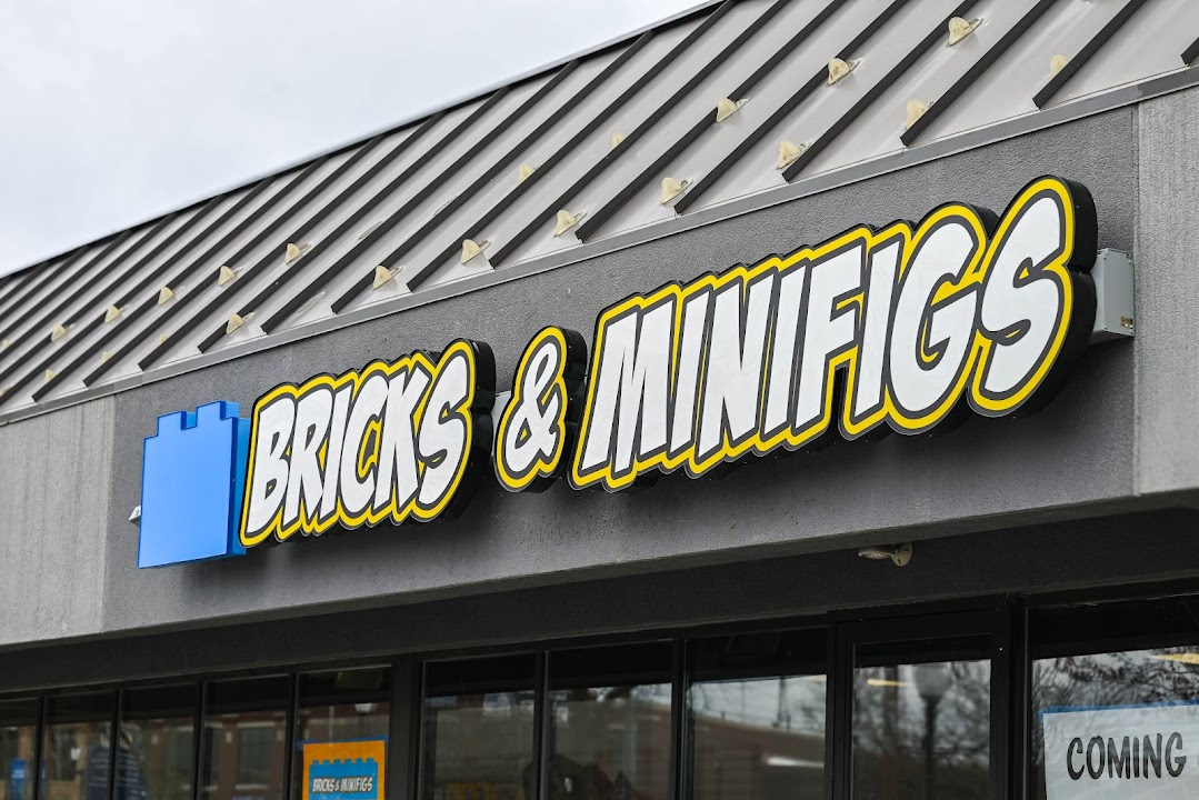 Bricks & Minifigs Grandville